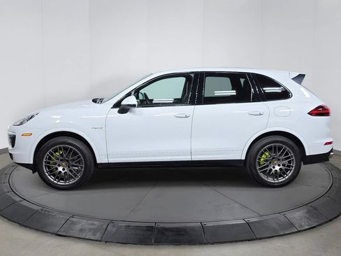 Used 2017 Porsche Cayenne S Platinum AWD/4WD image 2