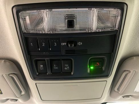 Used 2021 Toyota 4Runner SR5 Premium image 18