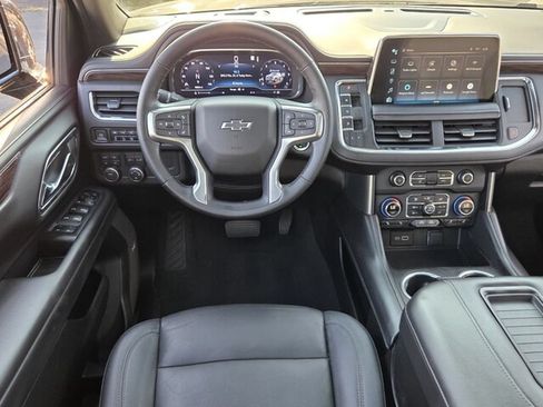 Used 2023 Chevrolet Suburban Z71 w/ Luxury Package AWD/4WD image 13