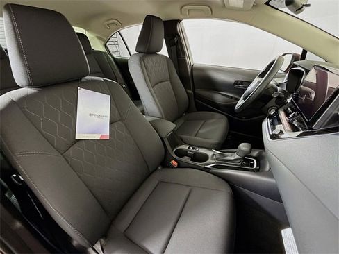Certified 2025 Toyota Corolla LE image 31