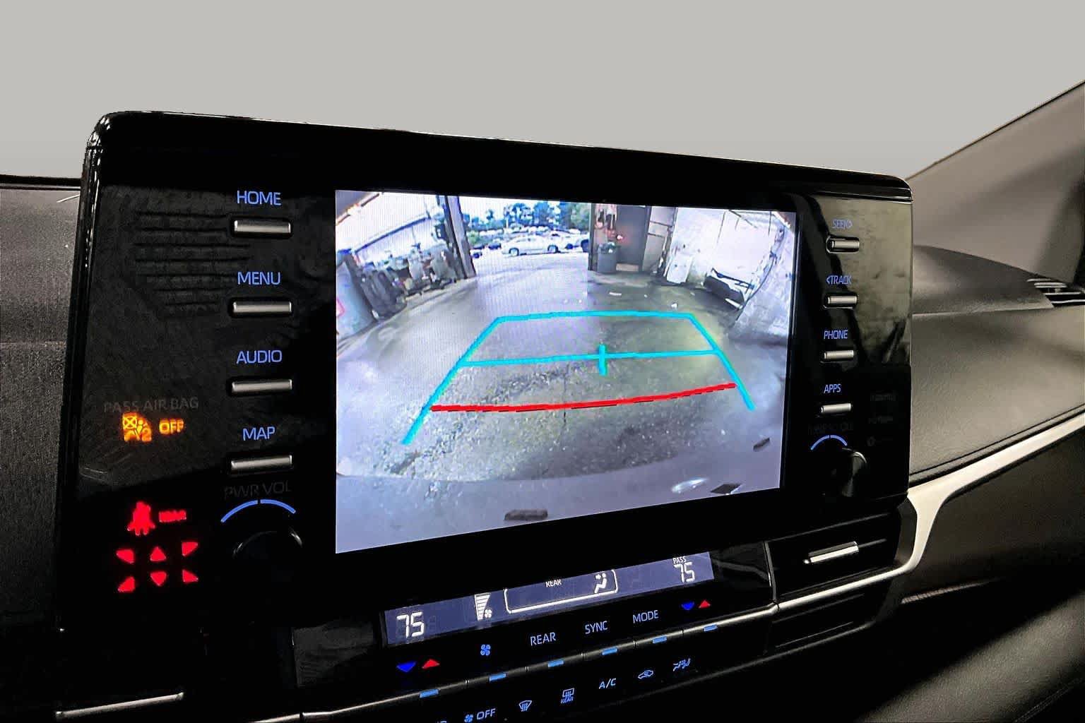 Certified 2024 Toyota Sienna LE FWD image 27