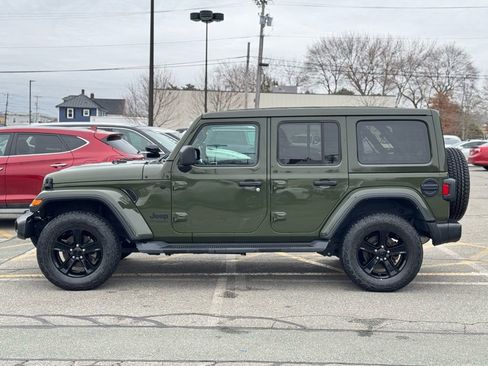 Used 2021 Jeep Wrangler Unlimited Sahara image 3