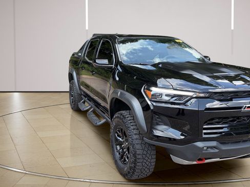 Used 2025 Chevrolet Colorado ZR2 w/ Midnight Edition AWD/4WD image 8