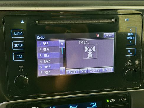 Used 2018 Toyota Corolla SE FWD image 19