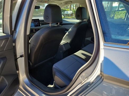 Used 2025 Volkswagen Jetta SE image 9