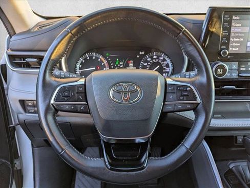 Used 2020 Toyota Highlander XLE image 16