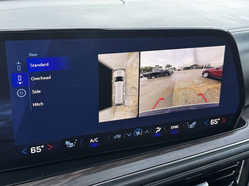Used 2025 Chevrolet Suburban Z71 AWD/4WD image 19