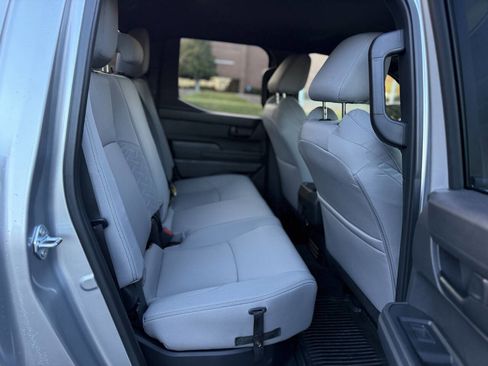 Used 2025 Toyota Tacoma SR5 AWD/4WD image 17