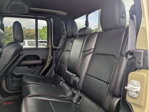 Used 2025 Jeep Gladiator Rubicon AWD/4WD image 24