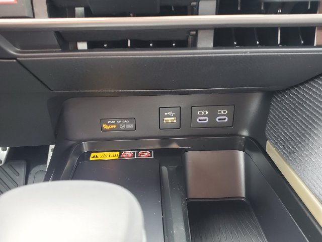 Used 2026 Toyota Camry SE AWD/4WD image 29