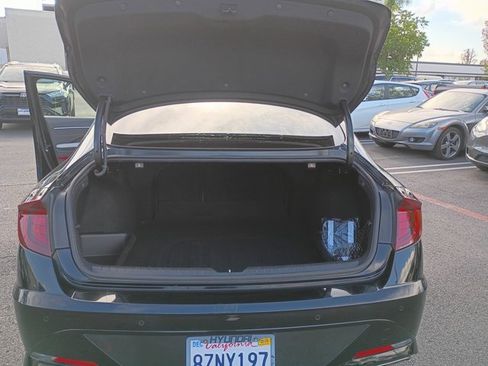 Used 2022 Hyundai Sonata Limited w/ Preferred Accessory Package image 9