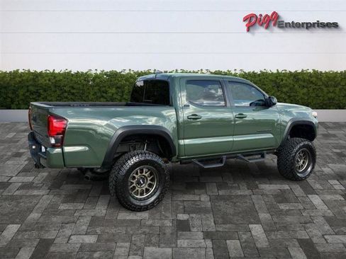 Used 2021 Toyota Tacoma SR5 w/ Trail Edition image 11