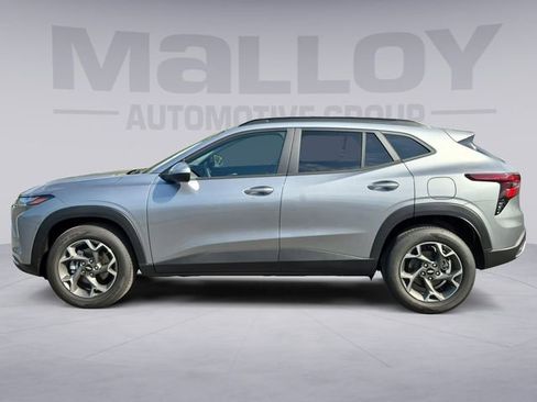 Used 2026 Chevrolet Trax LT w/ Sunroof Package image 2