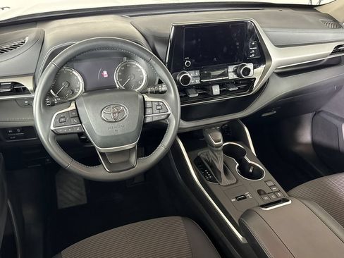 Used 2023 Toyota Highlander LE FWD image 20