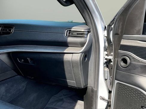 Certified 2024 Jeep Wagoneer Series II w/ Flexible Seating Group AWD/4WD image 19