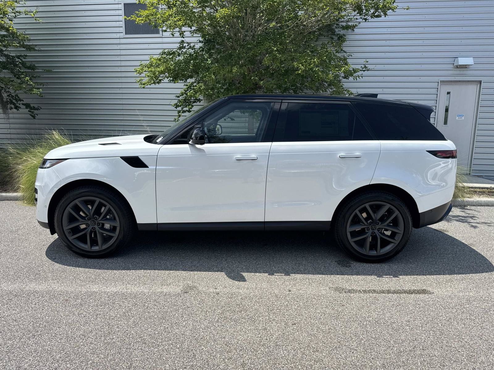 New 2026 Land Rover Range Rover Sport SE AWD/4WD image 2