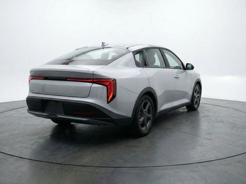 Used 2025 Kia K4 LXS image 9