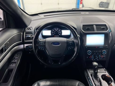 Used 2016 Ford Explorer XLT w/ Equipment Group 202A AWD/4WD image 11