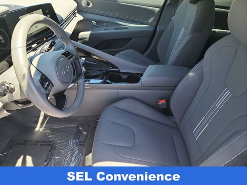 Certified 2025 Hyundai Elantra SEL FWD image 15