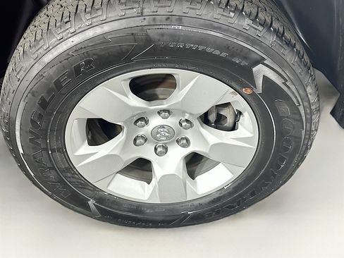 Used 2023 RAM 1500 Big Horn image 11