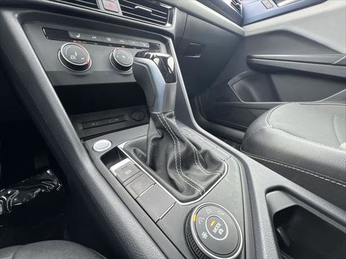 Used 2022 Volkswagen Taos SE w/ Panoramic Sunroof Package image 19