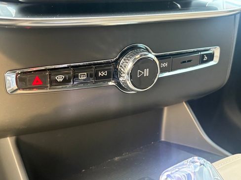 New 2026 Volvo XC90 B6 Plus w/ Protection Package Premier image 15