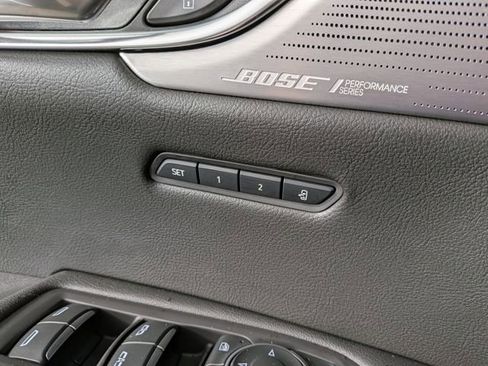 Certified 2022 Cadillac XT5 Premium Luxury image 12