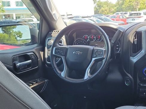 Used 2021 Chevrolet Silverado 1500 LT Trail Boss w/ LT Trail Boss Premium Package AWD/4WD image 3