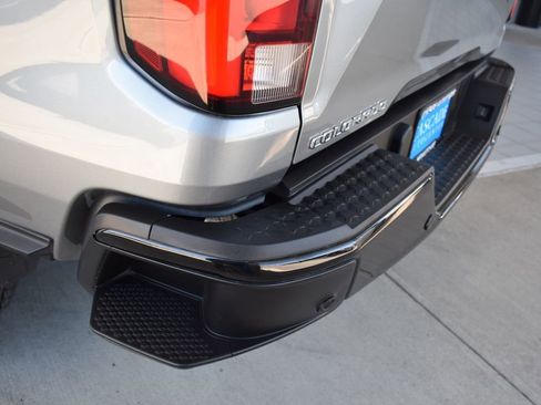 Certified 2024 Chevrolet Colorado Z71 w/ Z71 Convenience Package 2 image 11