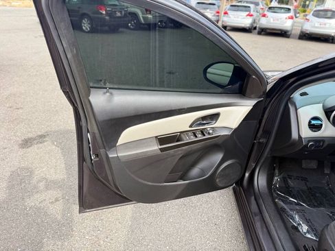 Used 2014 Chevrolet Cruze LS FWD image 11