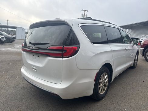 Used 2022 Chrysler Pacifica Touring-L image 4