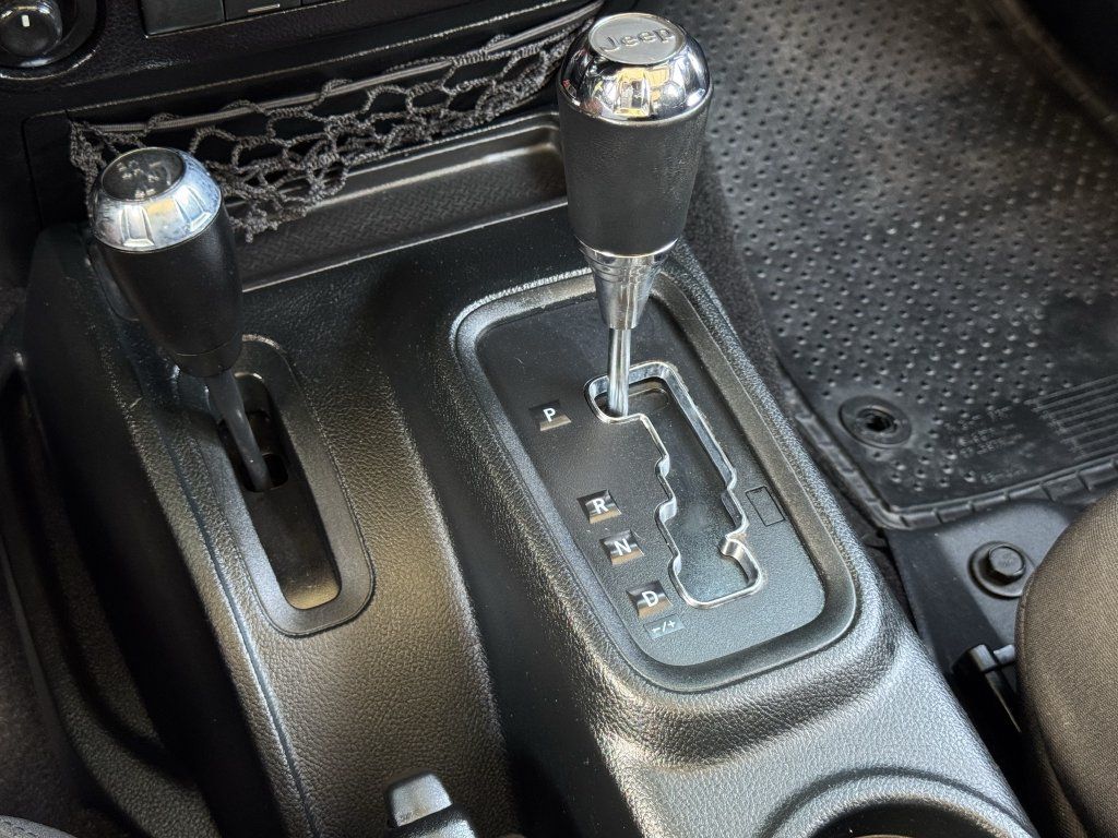 Used 2018 Jeep Wrangler Unlimited Sport S AWD/4WD image 17