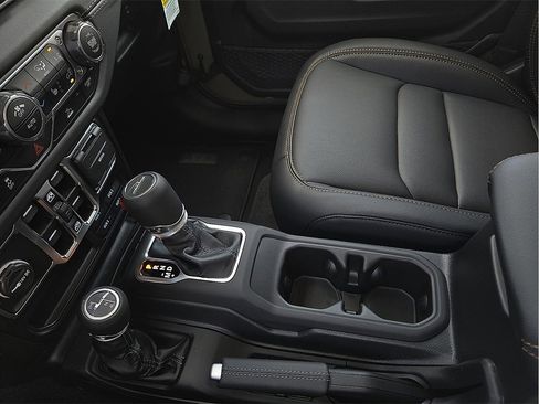 New 2025 Jeep Gladiator Sport image 20