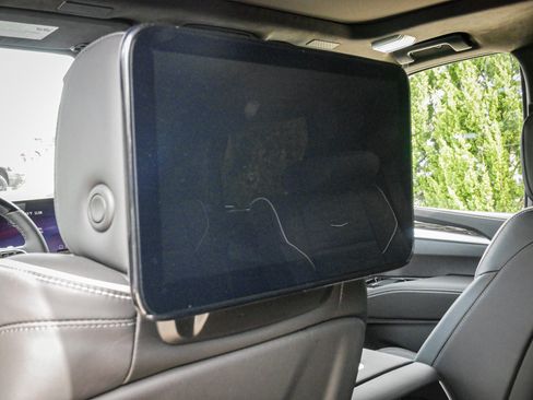 Used 2026 Cadillac Escalade Platinum Sport w/ LPO, Floor Liner Package AWD/4WD image 29
