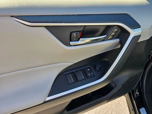 Used 2025 Toyota RAV4 XLE Premium image 20