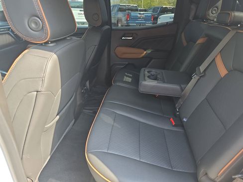 Used 2025 GMC Canyon AT4 w/ Nightfall Edition image 16