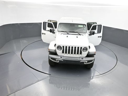 Used 2019 Jeep Wrangler Unlimited Sahara image 40