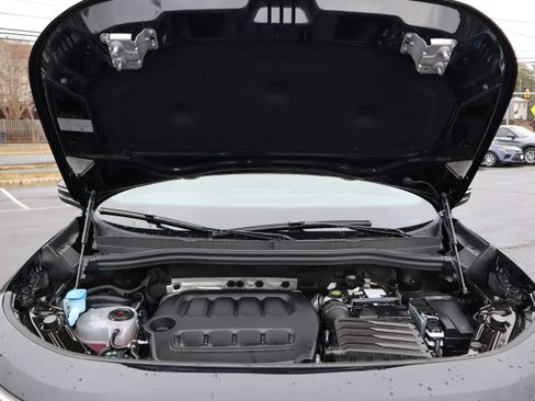 Certified 2025 Volkswagen Tiguan SE R-Line image 10