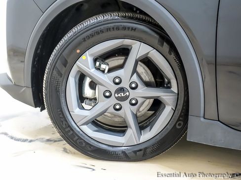 Used 2025 Kia K4 FWD image 12