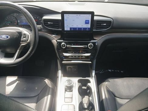Used 2024 Ford Explorer Limited RWD image 3