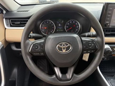 Used 2020 Toyota RAV4 LE FWD image 13