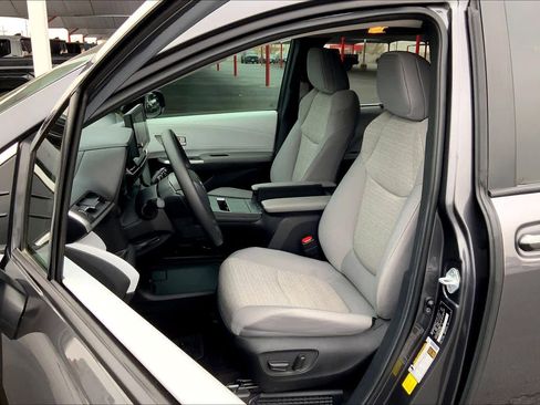 Used 2025 Toyota Sienna LE image 8