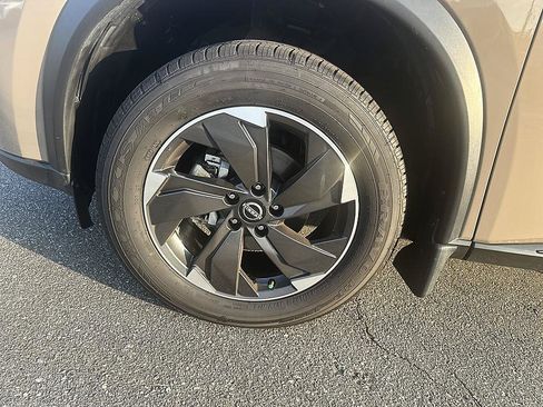 Certified 2024 Nissan Rogue SV w/ SV Premium Package AWD/4WD image 9