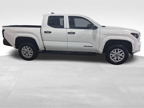 Used 2025 Toyota Tacoma SR image 4