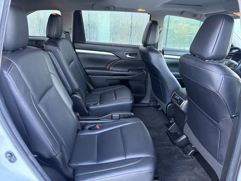 Used 2018 Toyota Highlander XLE FWD image 22