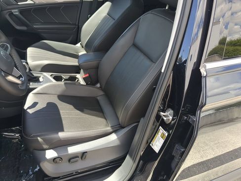 Certified 2023 Volkswagen Tiguan SE w/ Panoramic Sunroof Package FWD image 20