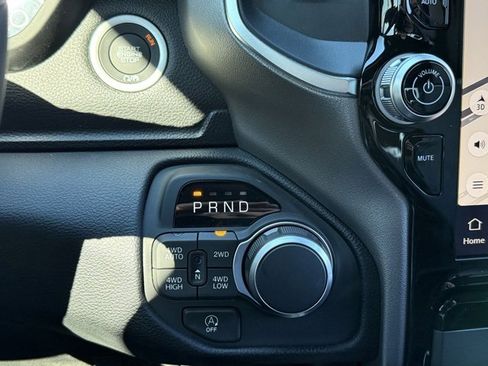 New 2026 RAM 1500 4x4 Crew Cab image 25
