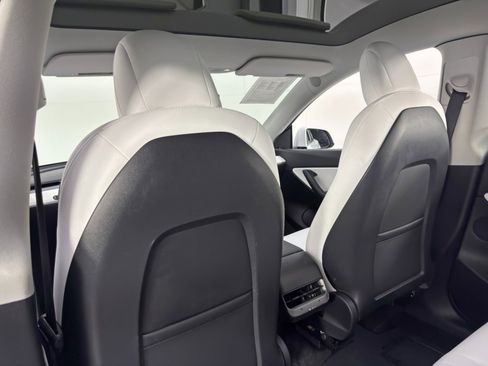 Used 2021 Tesla Model Y Long Range image 35