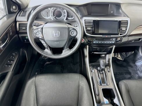 Used 2017 Honda Accord EX-L image 3