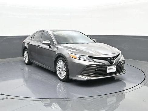 Used 2019 Toyota Camry XLE FWD image 22